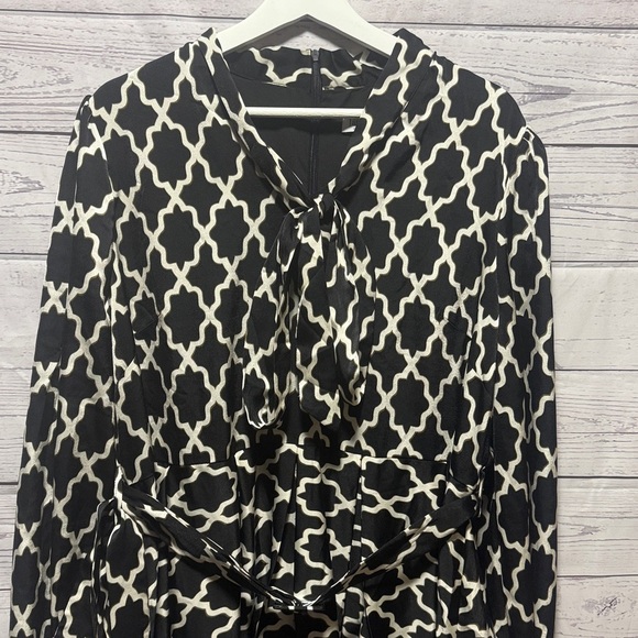 Jasambac Longsleeve Dress - Picture 2 of 8